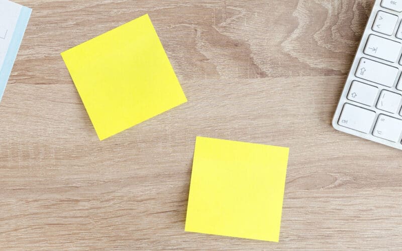 Two identical Post-its